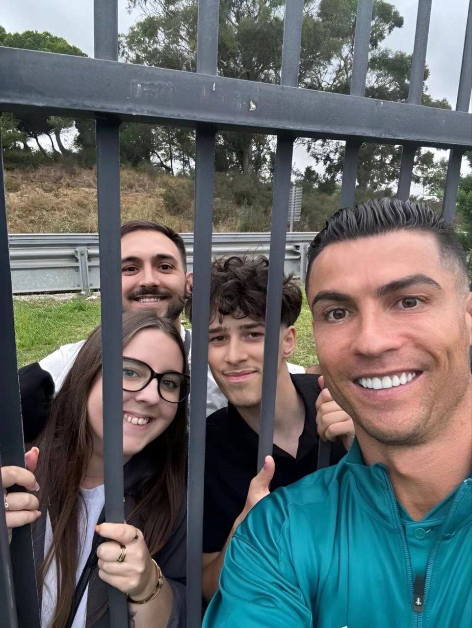 اقدام تحسین برانگیزکریستیانو رونالدو مقابل طرفدارنش + عکس