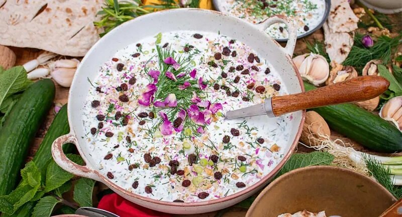 آب دوغ خیار برای چی خوبه ؟ ؛ خواص شگفت‌انگیز آب دوغ خیار
