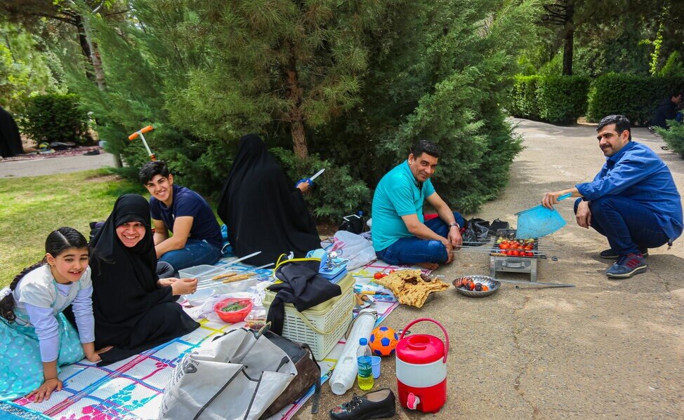 یک روز برای دورهمی در طبیعت | هوا را از من بگیر، پیک نیک را نه!