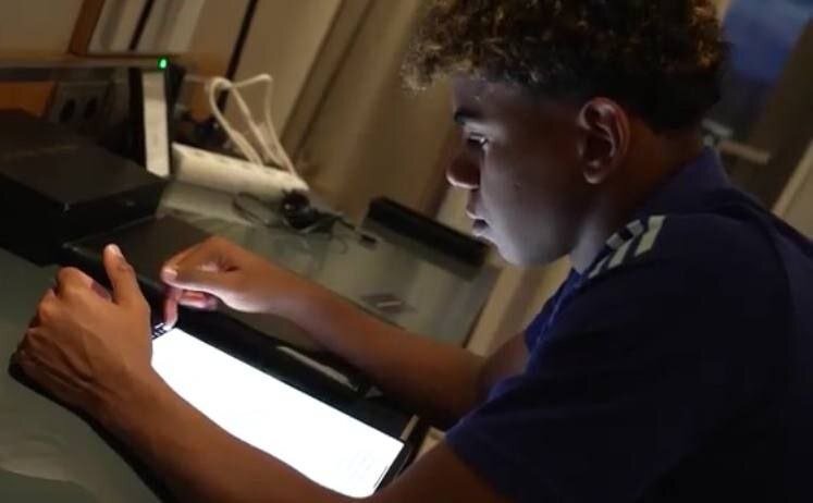 کوچکترین ملی پوش یورو ۲۰۲۴ هنوز دانش آموز است | لامین یامال در حال درس خواندن در اردوی اسپانیا! + عکس