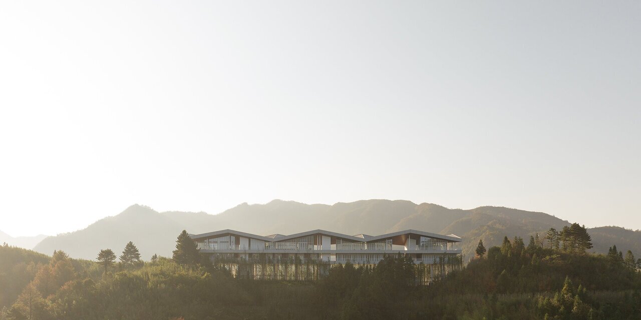 هتل سنتی با معماری شناور در جنگلهای بامبو | تصاویر