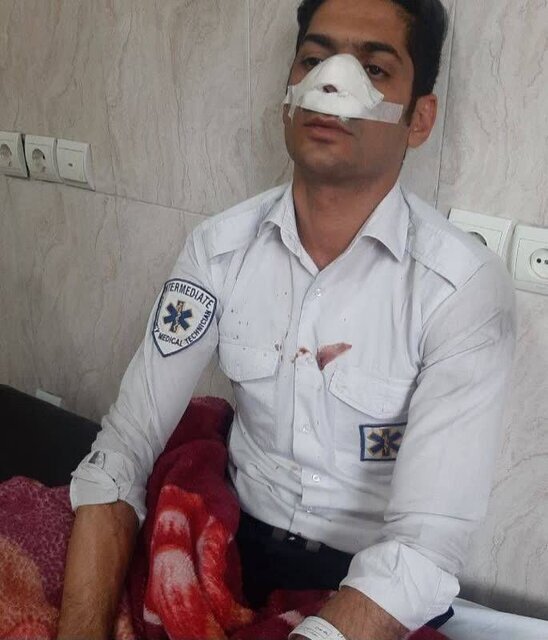 شکستن بینی تکنیسین اورژانس توسط همراه بیمار + عکس | سر کارشناس اورژانس آسیب دید