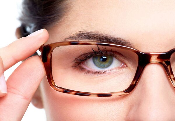 ترندهای برتر عینک طبی زنانه 2024؛ انتخاب بهترینها برای استایل مدرن