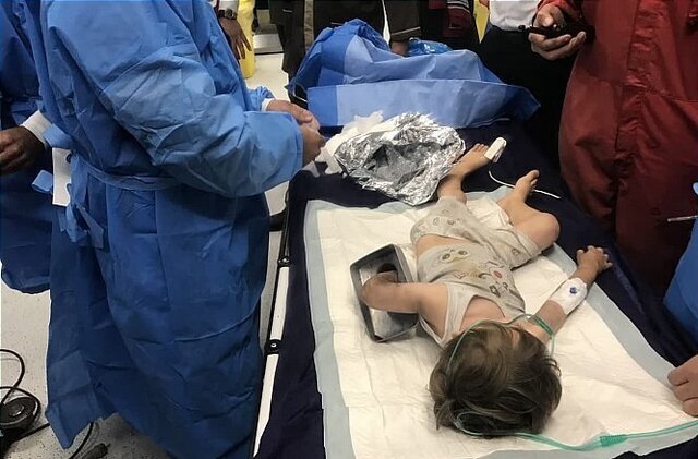 عکس | چرخ گوشت دست کودک دو ساله را بلعید | همکاری اورژانش و آتش نشانی برای نجات