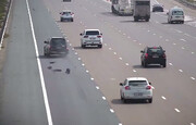 حادثه هولناک در میان بزرگراه | ترکیدگی لاستیک خودرو بر اثر گرما | وضعیت خودرو را ببینید + ویدئو