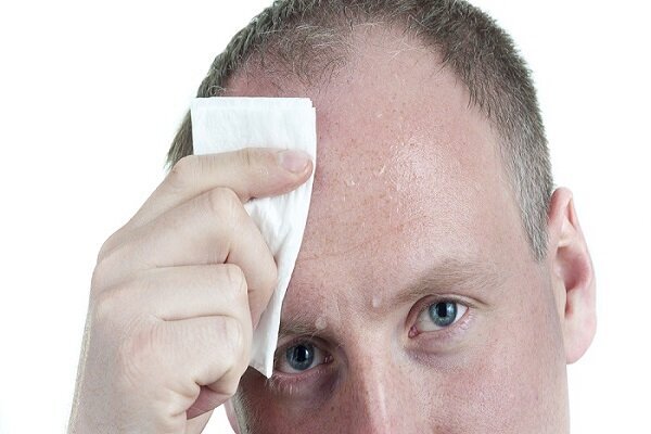 چیکار کنم صورتم عرق نکنه ؟ | راه های کاهش عرق کردن بیش از حد صورت در تابستان