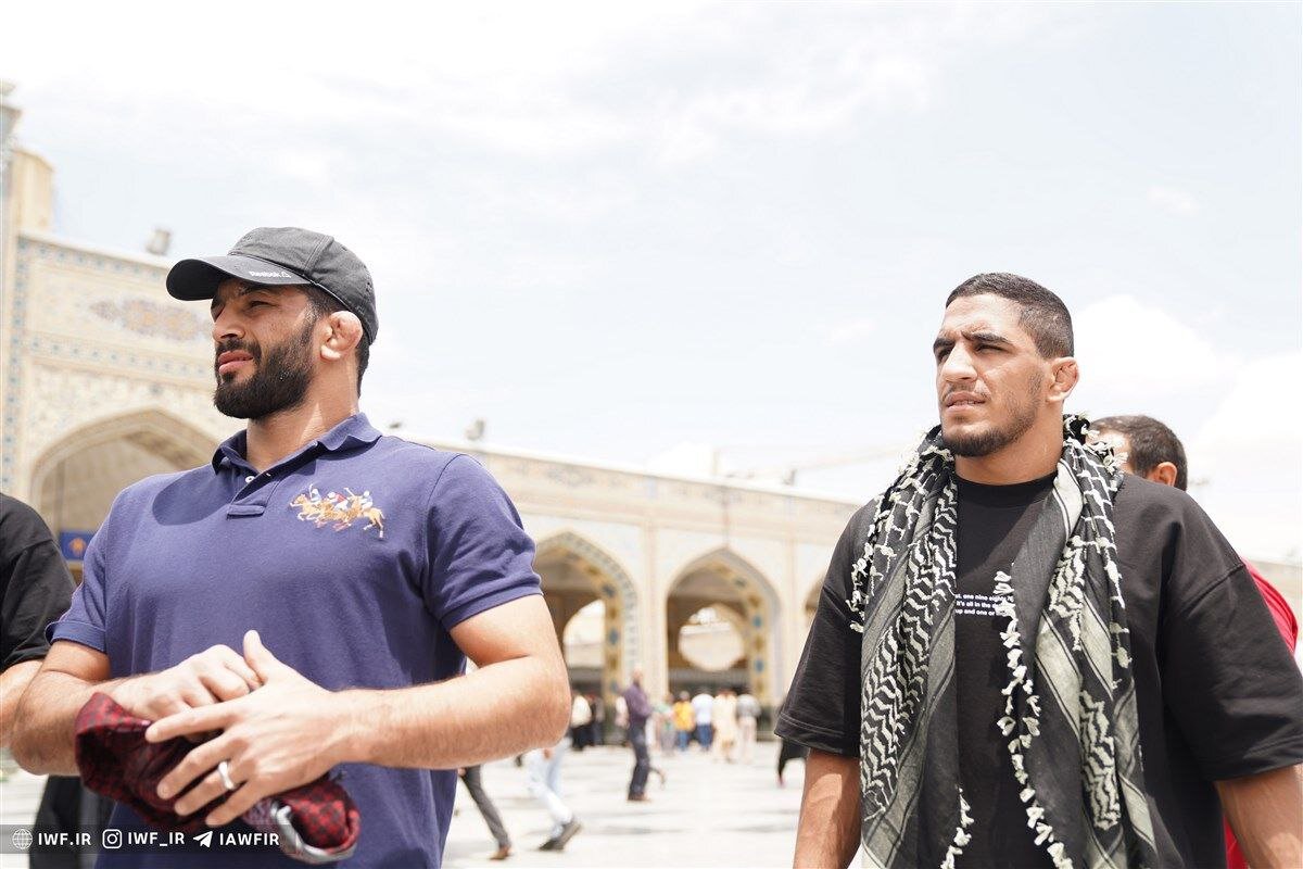 آزادکاران المپیکی در حرم مطهر رضوی + تصاویر | حسن یزدانی و رحمان عموزاد در صحن حرم