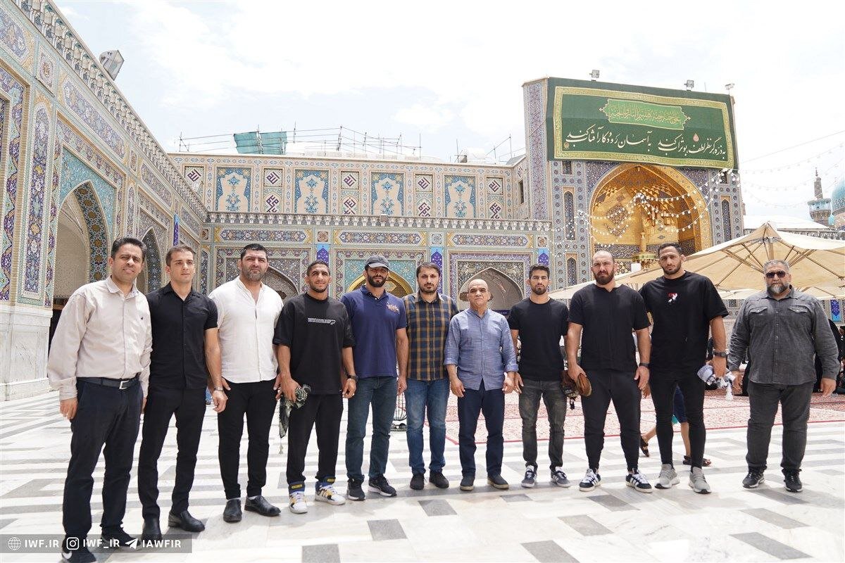 آزادکاران المپیکی در حرم مطهر رضوی + تصاویر | حسن یزدانی و رحمان عموزاد در صحن حرم