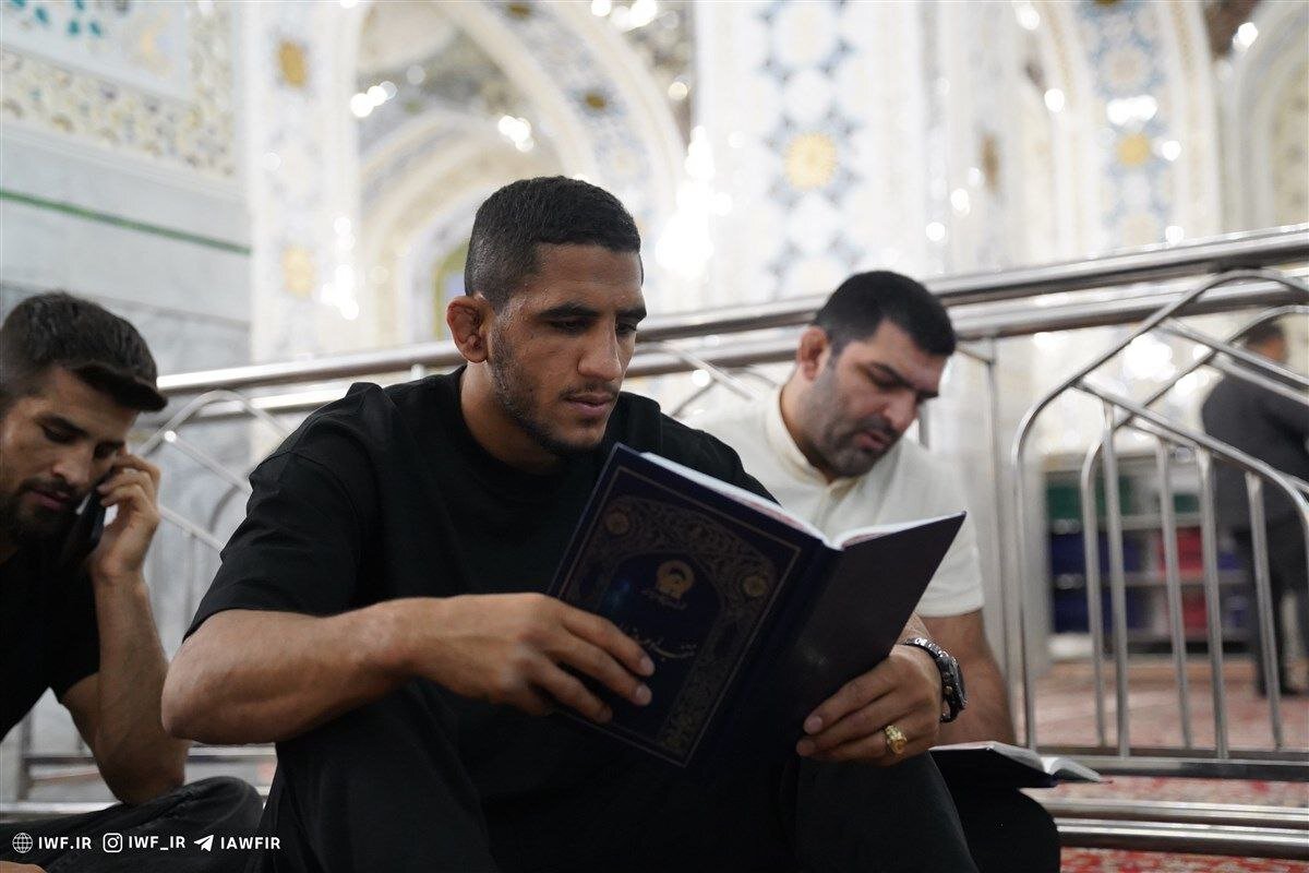آزادکاران المپیکی در حرم مطهر رضوی + تصاویر | حسن یزدانی و رحمان عموزاد در صحن حرم