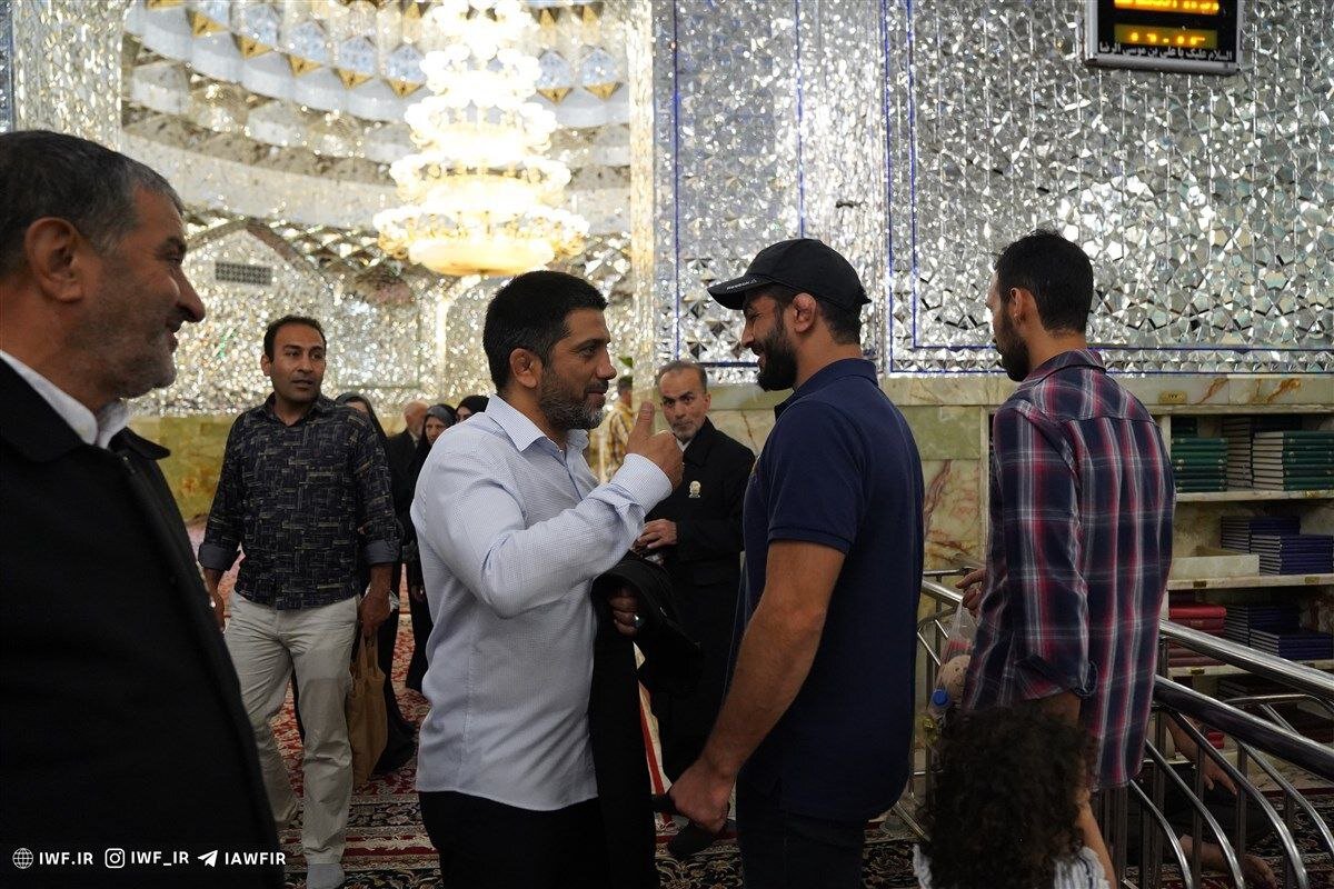 آزادکاران المپیکی در حرم مطهر رضوی + تصاویر | حسن یزدانی و رحمان عموزاد در صحن حرم