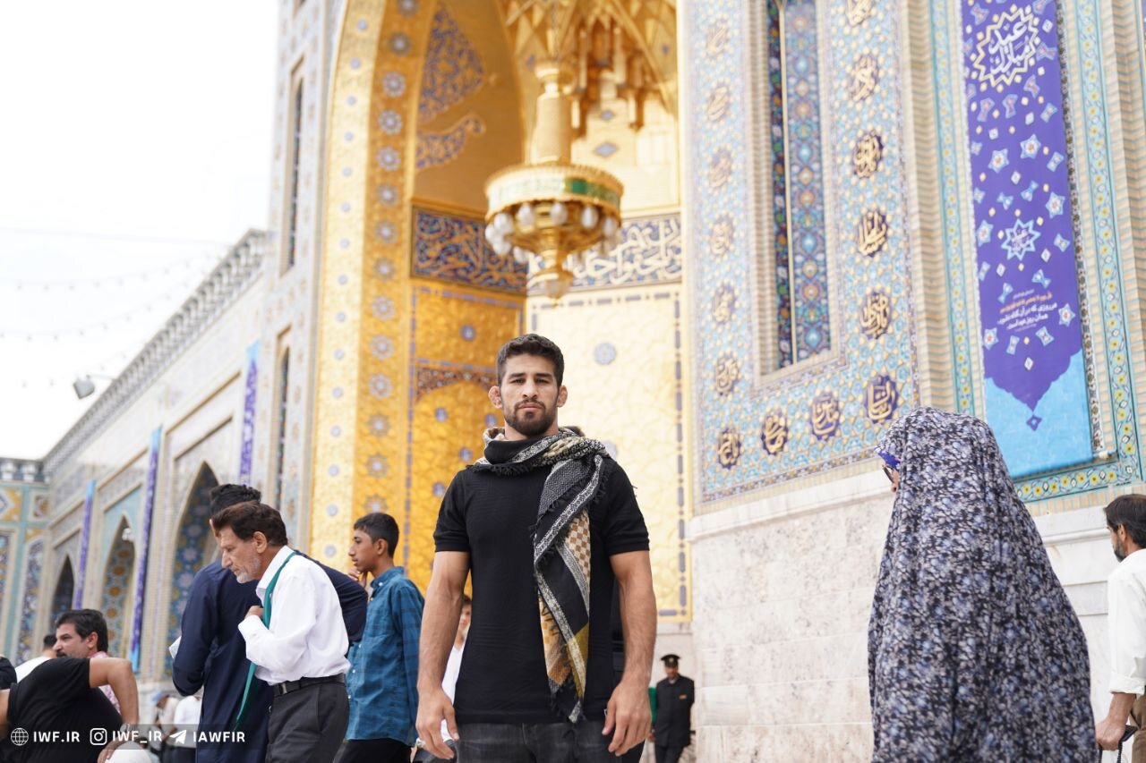 آزادکاران المپیکی در حرم مطهر رضوی + تصاویر | حسن یزدانی و رحمان عموزاد در صحن حرم