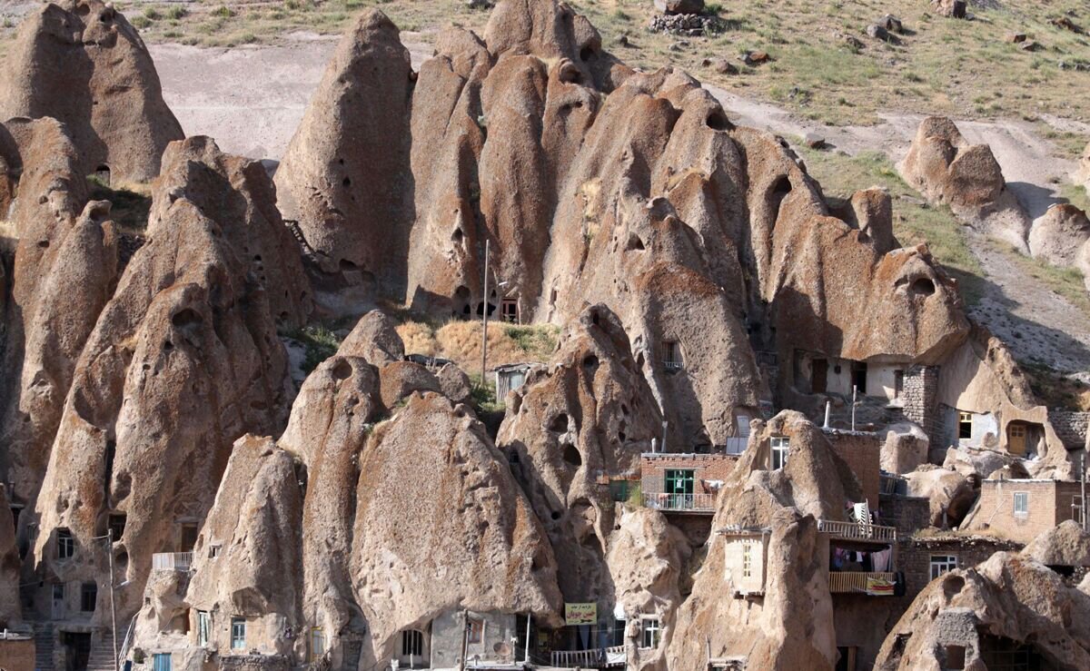 خانه های این روستاها در ایران سنگی است