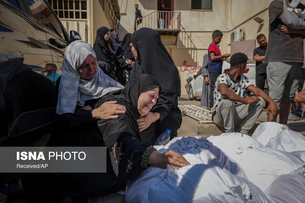 قاب‌هایی  غم انگیز از زندگی در غزه |  از دختری با آرزوی لباس پوشیدن عروس  تا ضجه های مادری بر جنازه عزیزش