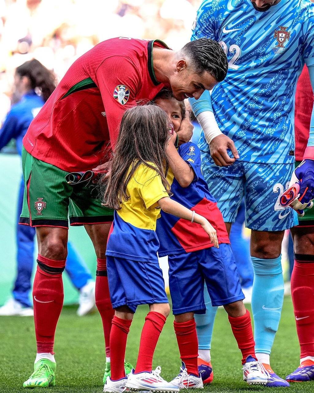 عکس | حرکت زیبا و احساسی ستاره پرتغالی در یورو ۲۴