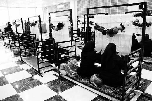 تاثیر معجزه آسای استادکارها بر قالی پایتخت | چگونه فرشهای نفیس از مدارس قالیبافی به دربار رسید؟