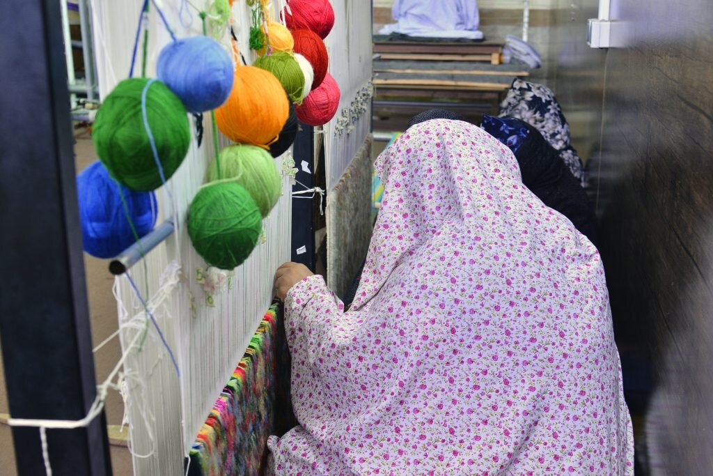 کپی ماهرانه با مشارکت تولیدکننده اصلی! | ویژگیهای قالیهای زندانبافت تهران