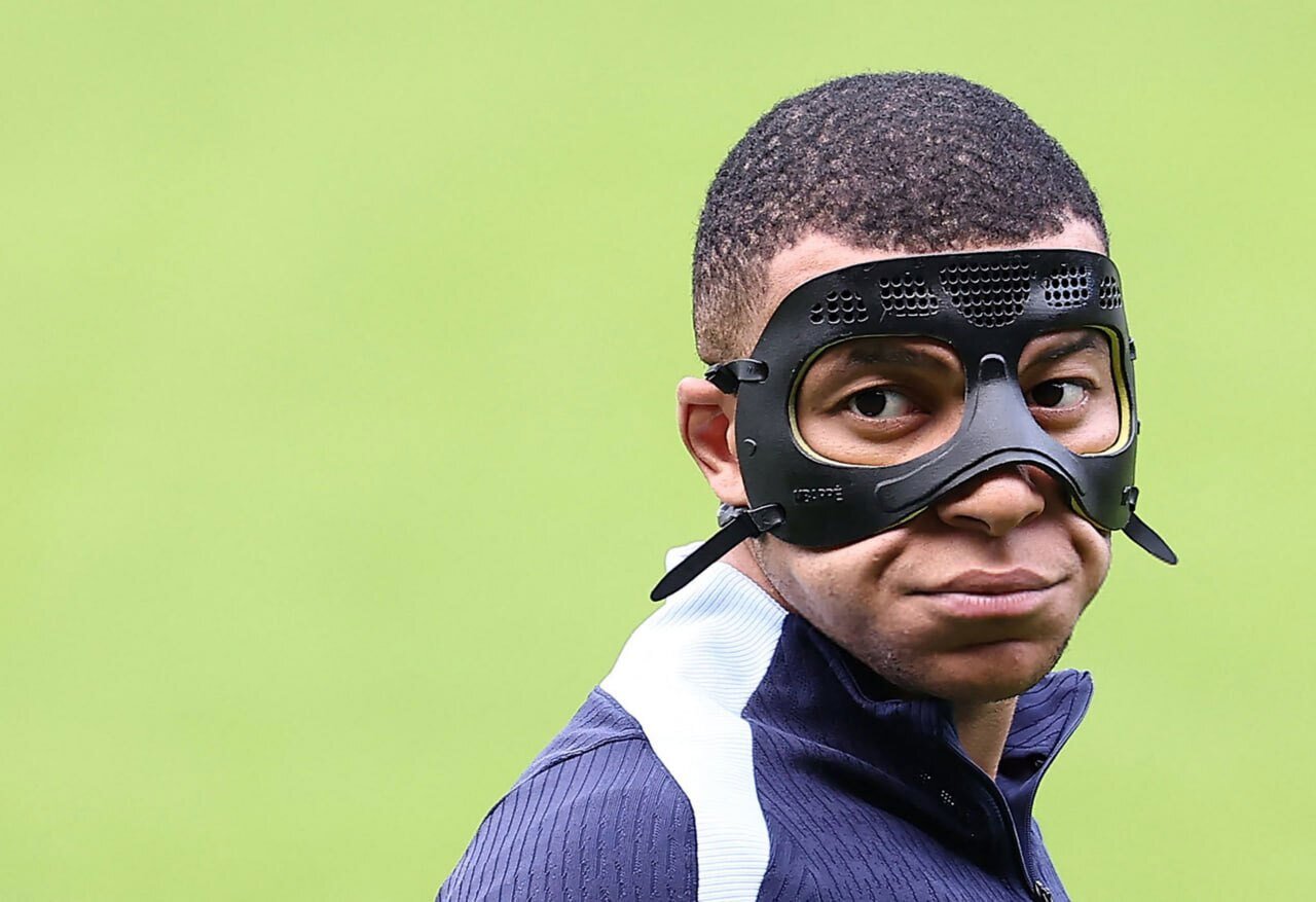 ماسک جدید امباپه در تمرین فرانسه؛ آماده جدال با لهستان | تصاویر