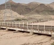 سیل وحشتناک در پل راه آهن تبریز به تهران + فیلم