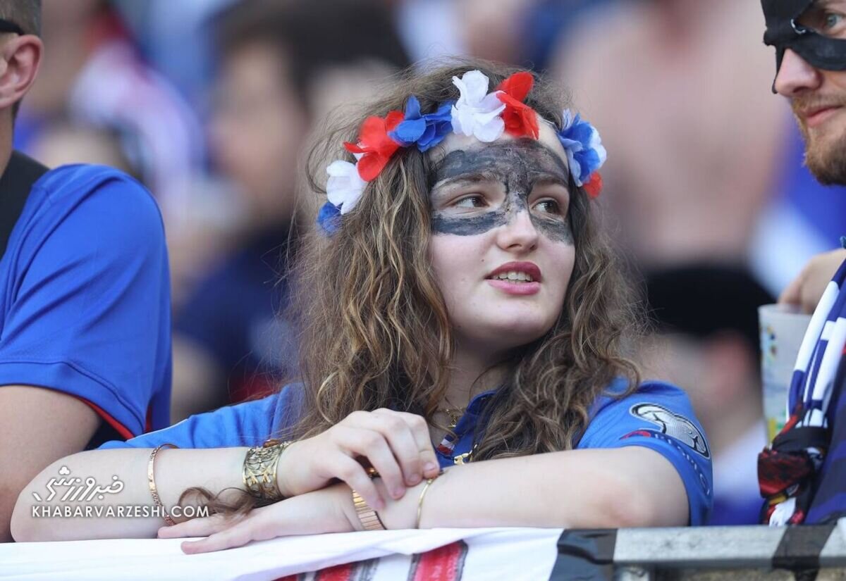 حمایت فرانسویها از امباپه به سبک زورو و لاکپشتهای نینجا | تصاویر