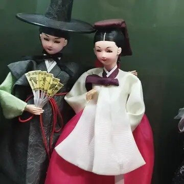 گشت و گذار در دنیای جادویی عروسکها