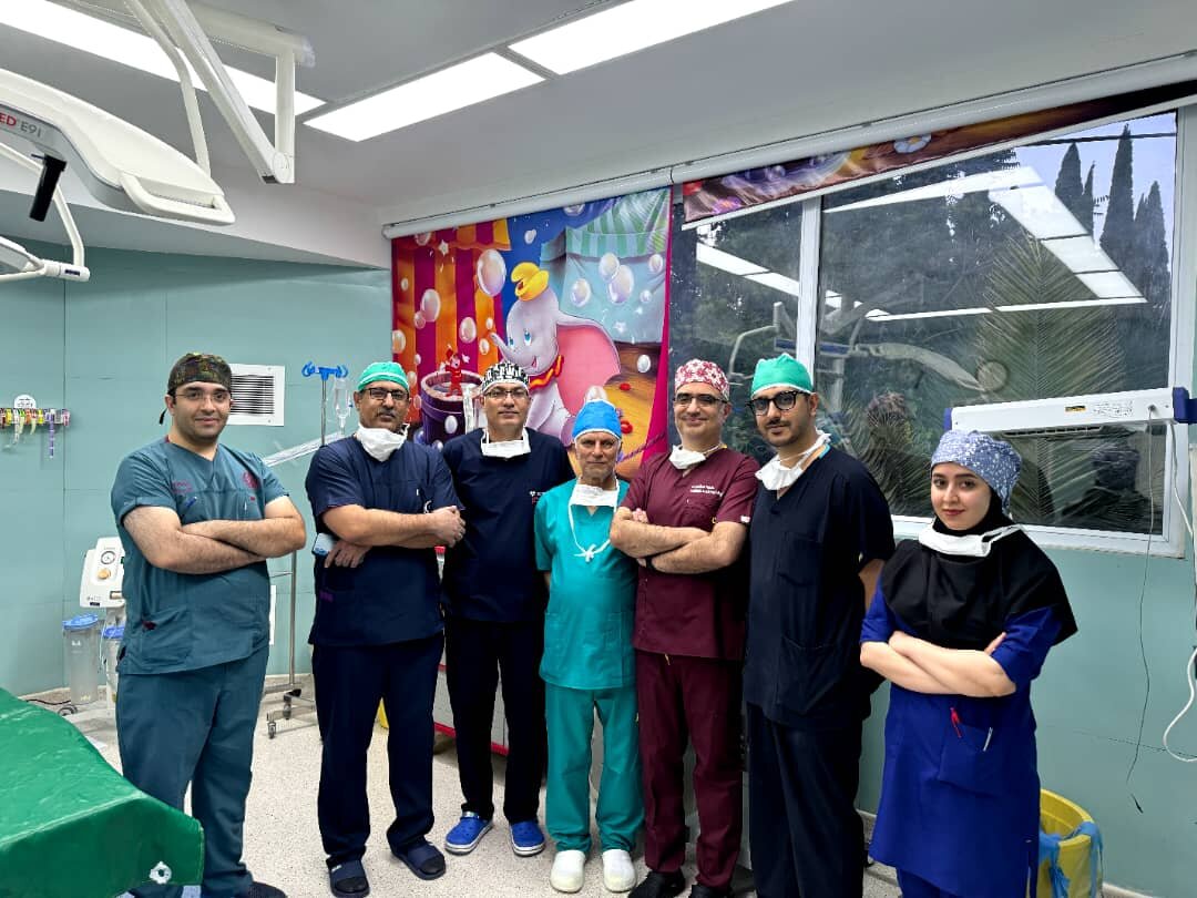 ما دوقلوها را جدا می کنیم | نگرانم در آینده جراحان اطفال نتوانند کارهای بزرگ انجام دهند