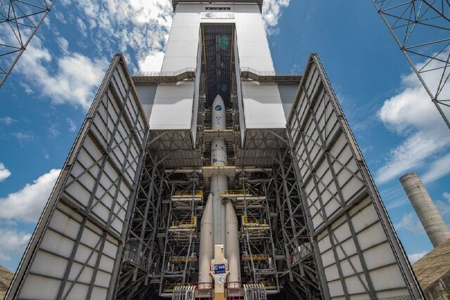 موشک «آریان ۶» روی سکوی پرتاب + عکس