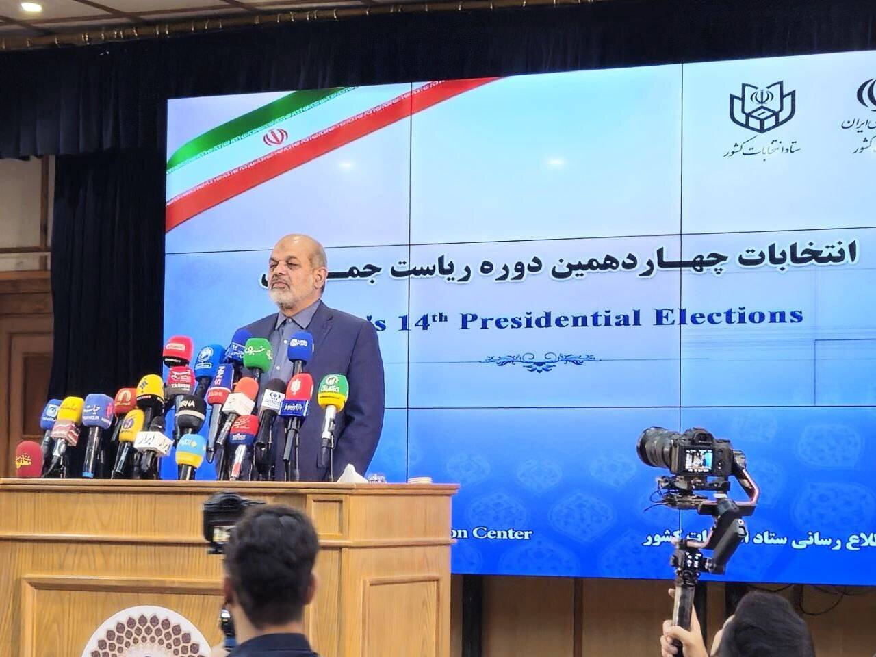 آغاز رسمی انتخابات ریاست جمهوری | رهبر انقلاب رای خود را به صندوق رای انداختند