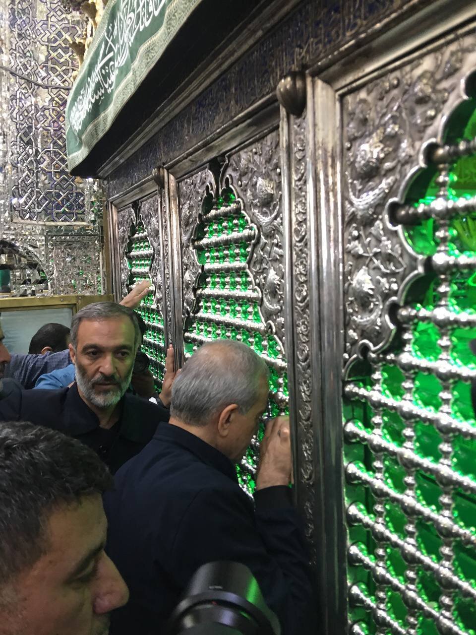 حضور مسعود پزشکیان بر مزار شهید امیرعبداللهیان + عکس