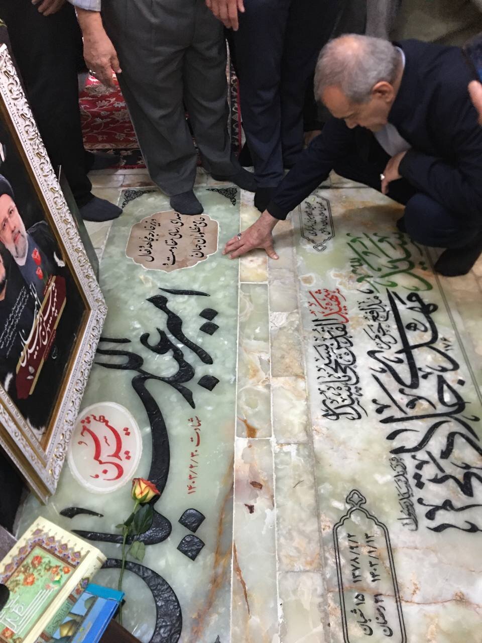 حضور مسعود پزشکیان بر مزار شهید امیرعبداللهیان + عکس