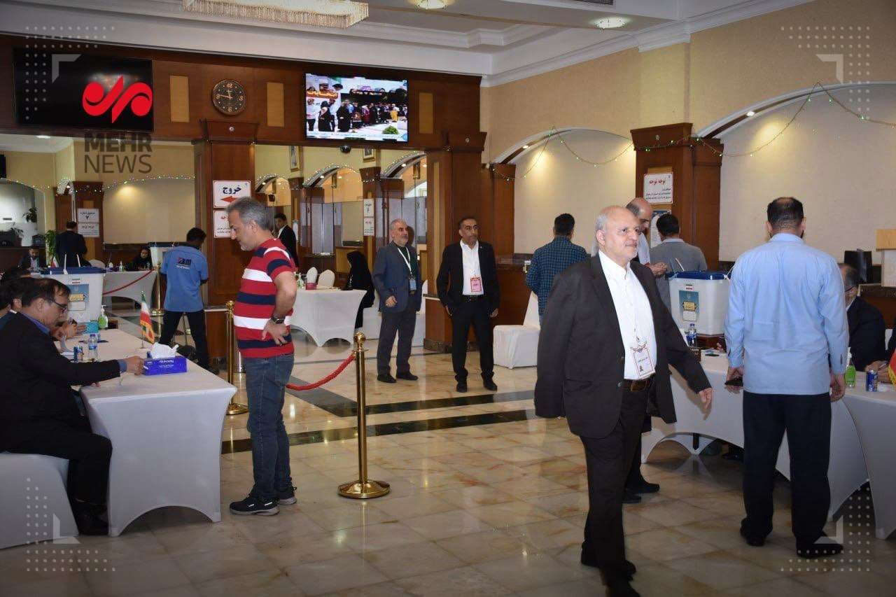 حضور گسترده ایرانی ها در دبی امارات برای رای دادن | تصاویر