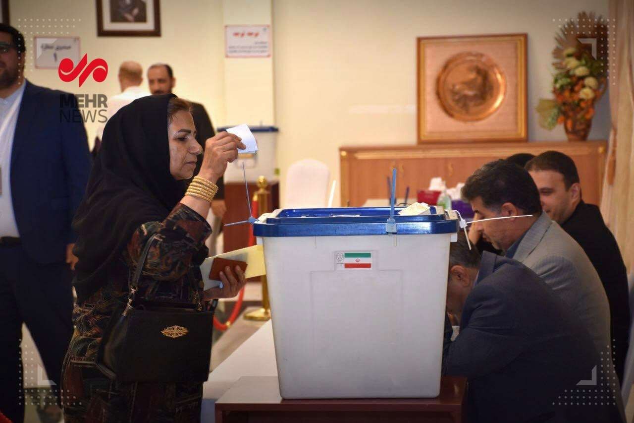 حضور گسترده ایرانی ها در دبی امارات برای رای دادن | تصاویر