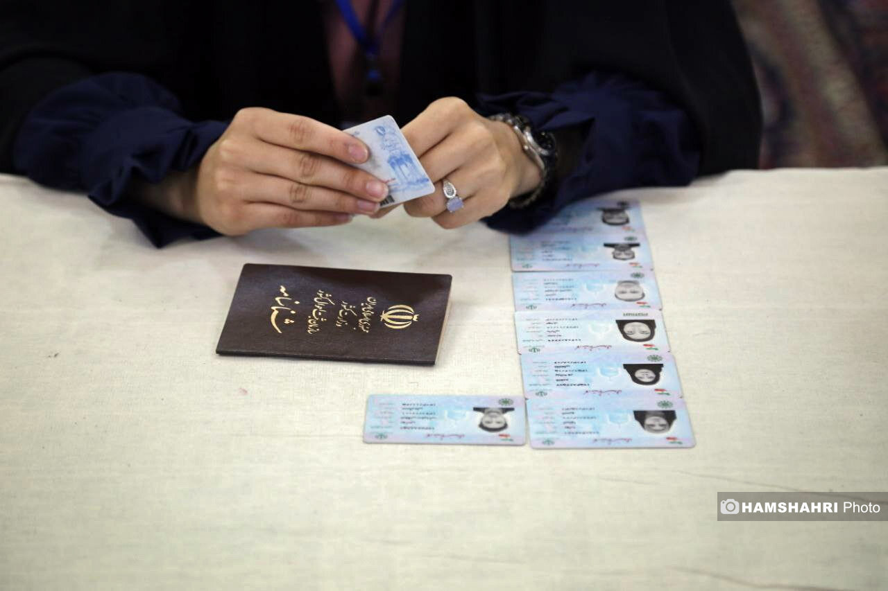 رای دادن بانوی ۸۷ساله در تربت جام! | عکس