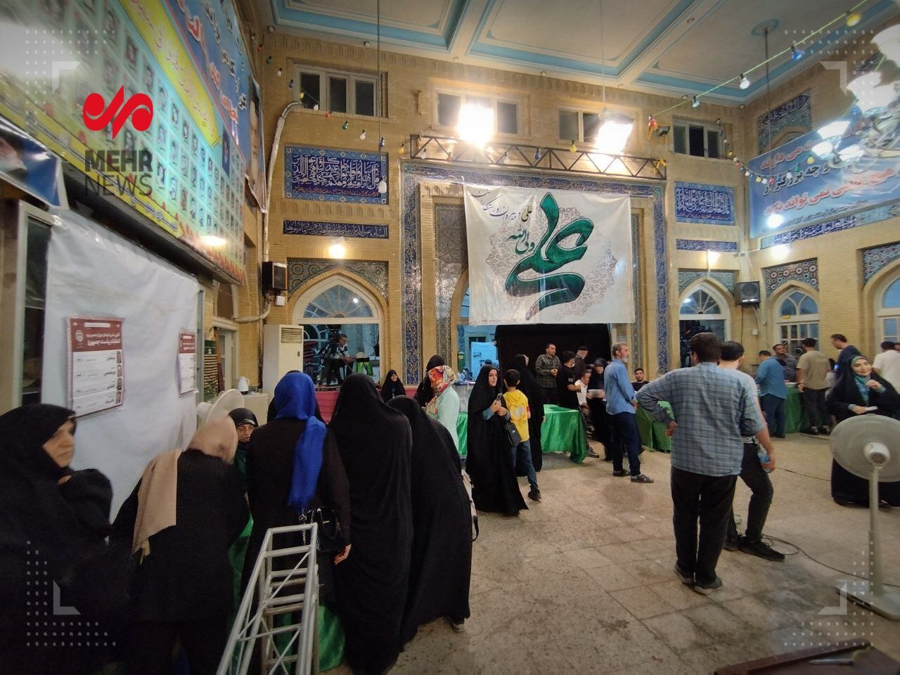 حضور پرشور مردم پای صندوق های رای در واپسین دقایق + تصاویر