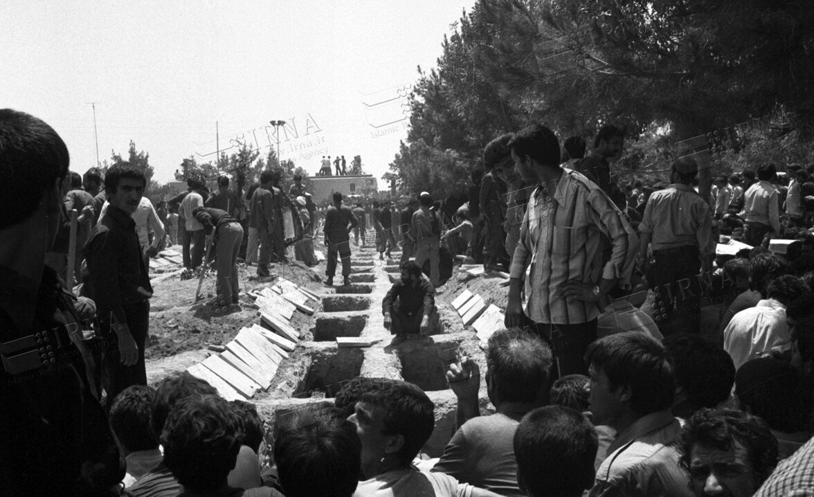 ۵ خردهروایت درباره انفجار حزب جمهوری | رهبر انقلاب چگونه خبر شهادت آیت الله بهشتی را شنید؟