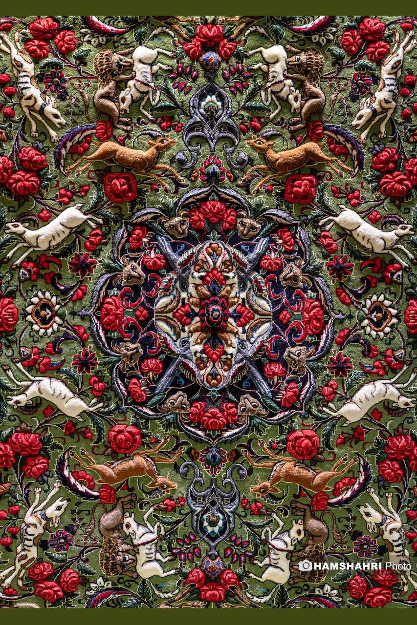 این فرشها قصه میگویند + تصاویر فرش گل برجسته هنرمند تبریزی