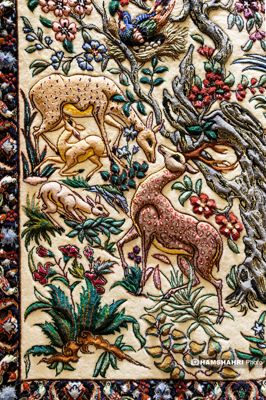 این فرشها قصه میگویند + تصاویر فرش گل برجسته هنرمند تبریزی