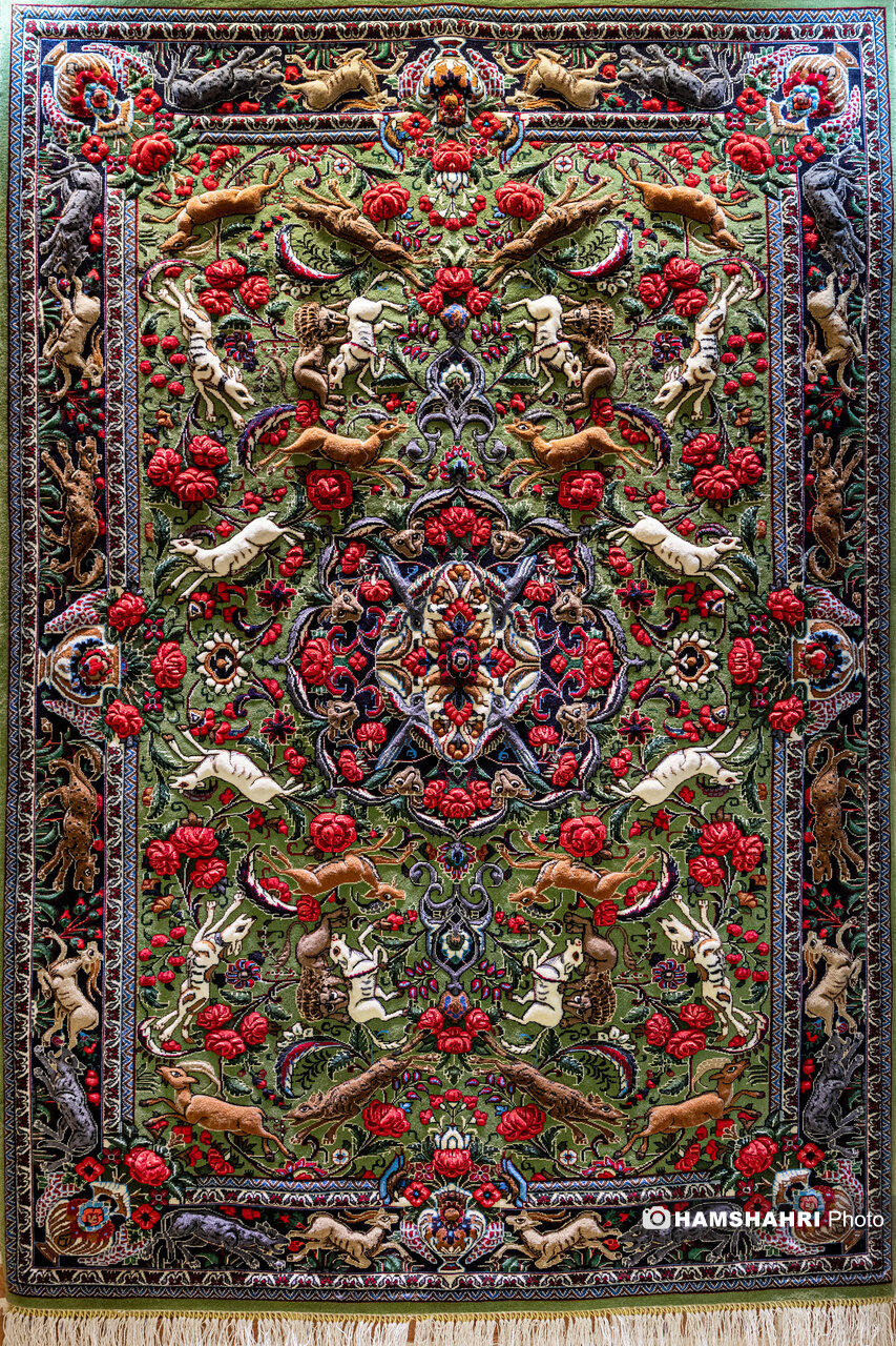 این فرشها قصه میگویند + تصاویر فرش گل برجسته هنرمند تبریزی