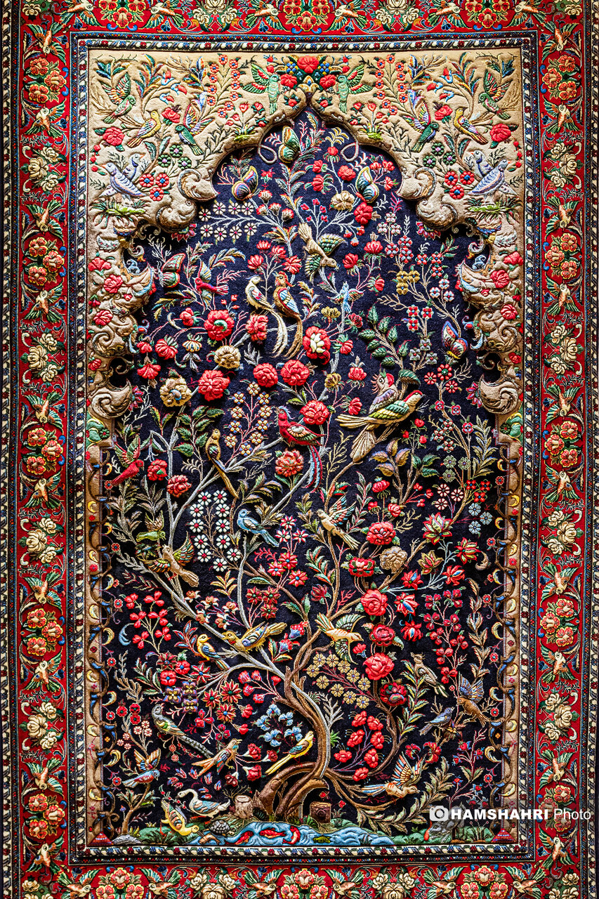 این فرشها قصه میگویند + تصاویر فرش گل برجسته هنرمند تبریزی