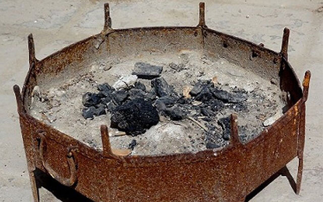 زمستان گرم از تابستان مهیا میشد | گلوله کردن ذغال؛ اشتغال تابستانه زنان تهران