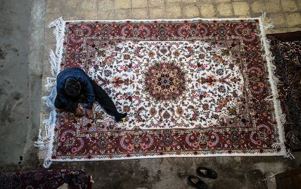 ردپای قالی تهران در گنجینه بی‌نظیر فرش گلستان | قالی‌های پایتخت پنهان در مخزن یک کاخ