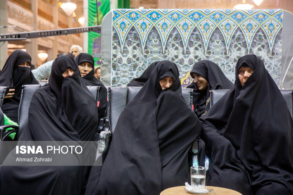 تصاویری از جمیله علم الهدی و دخترانِ عزادارش در مراسم اربعین شهدای خدمت