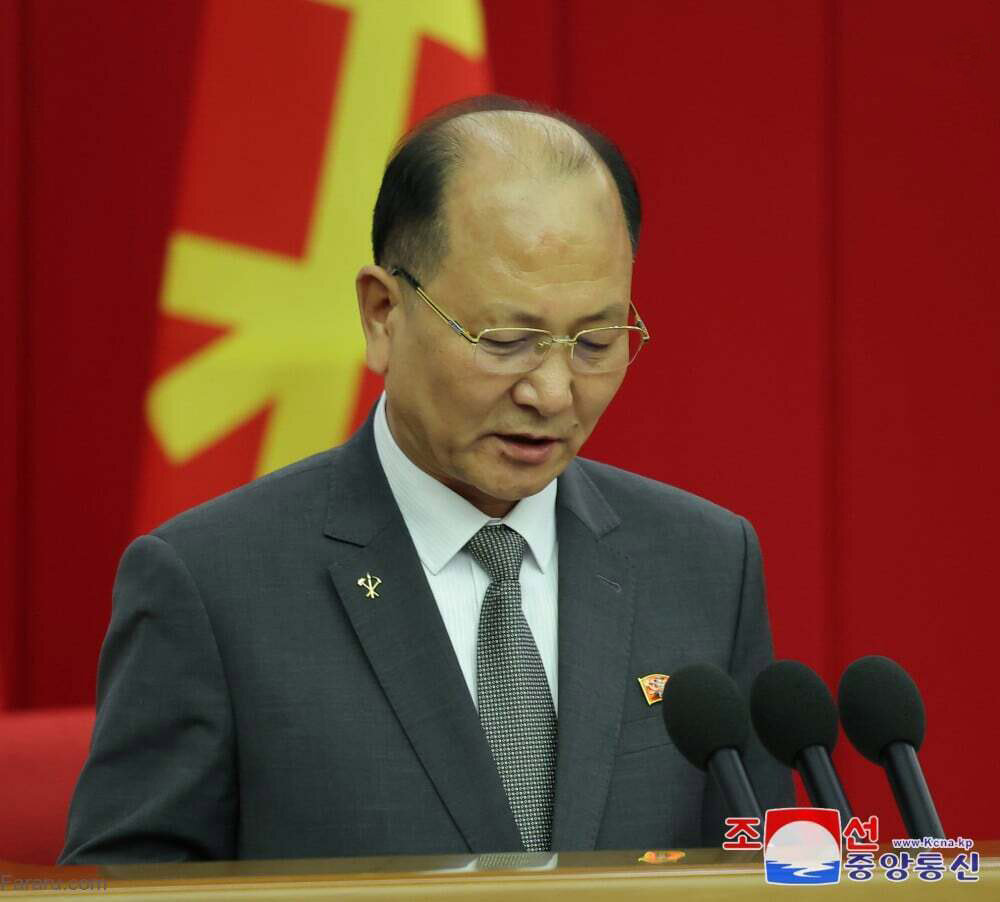 گلسینه با عکس کیم جونگ اون، مد جدید مقامات کره شمالی | تصاویر