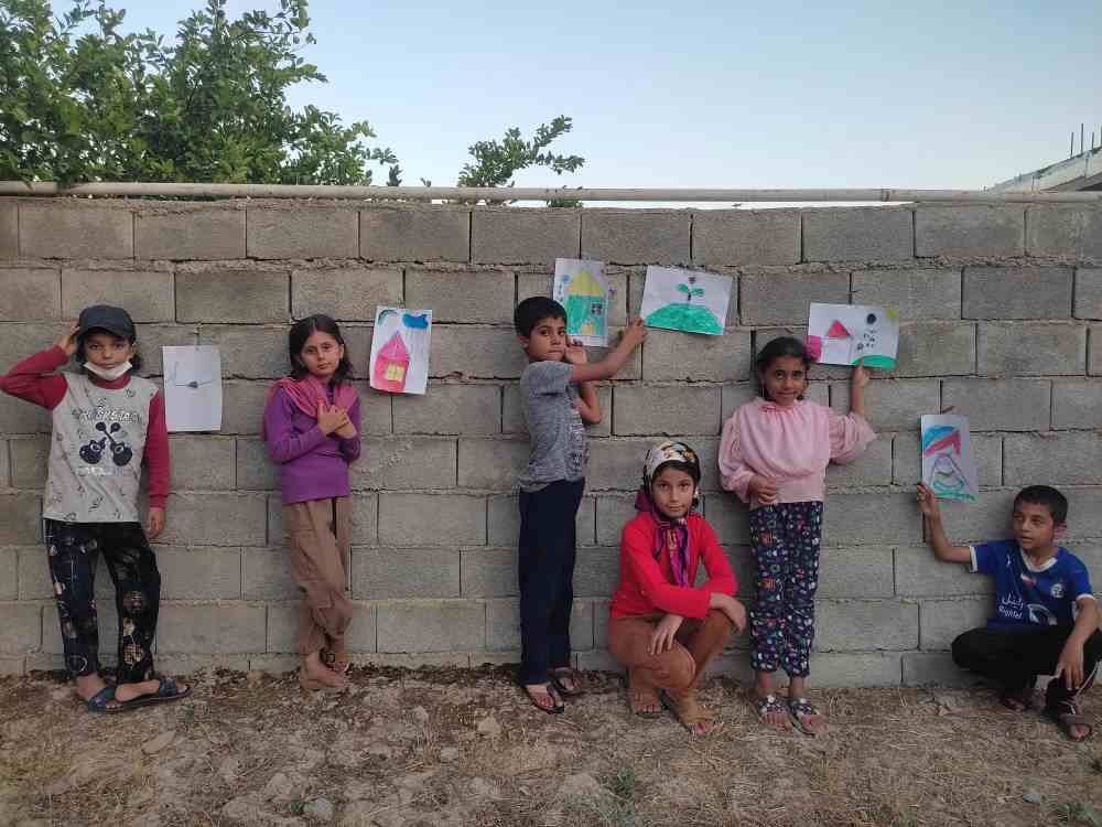 قصه گویی در خانه های بلوط | آشیخ اسماعیل برای بچه های روستایی قصه گویی می کند