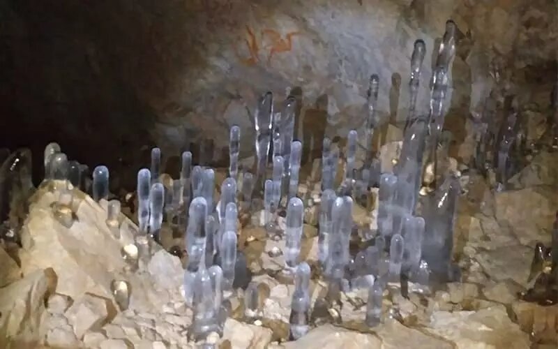 راهنمای سفر به غار یخ مراد ؛ بهترین زمان بازدید از غار یخ مراد | چه تجهیزاتی با خود ببریم؟