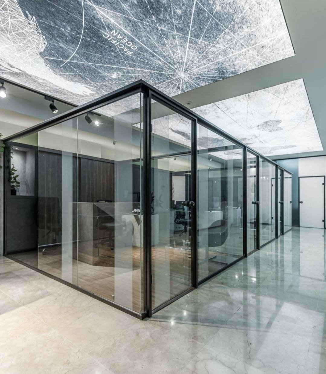 پارتیشن شیشه ای چیست و چه مزیت هایی دارد؟