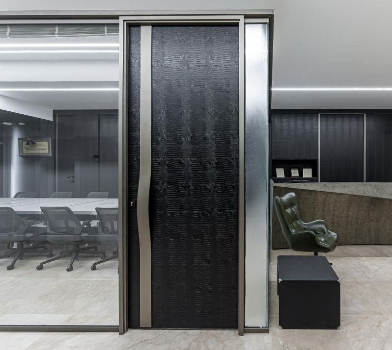 پارتیشن شیشه ای چیست و چه مزیت هایی دارد؟