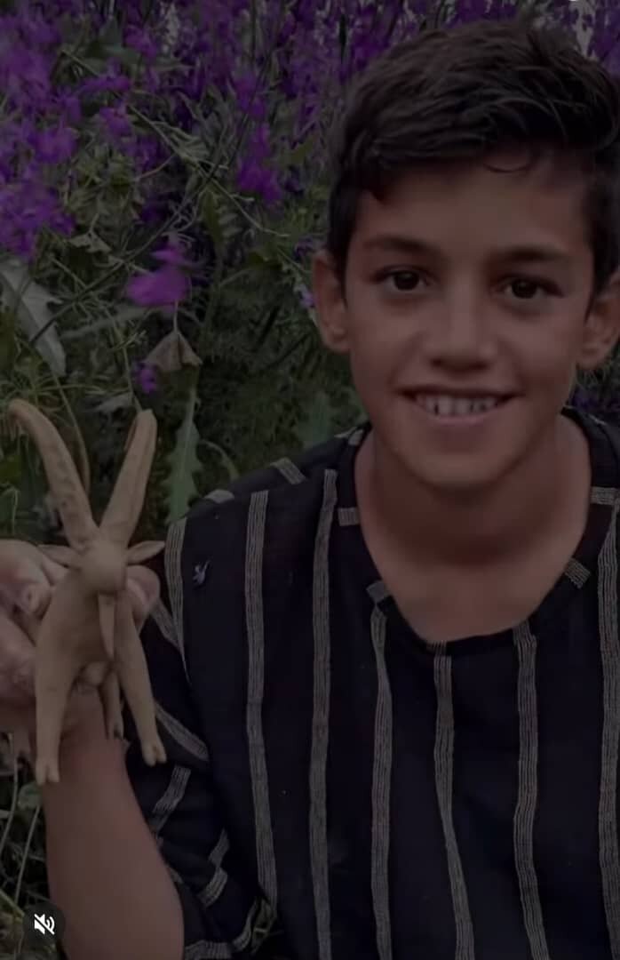 این پسر ایرانی با ساخت مجسمه های گِلی روستایش را به دنیا معرفی می کند