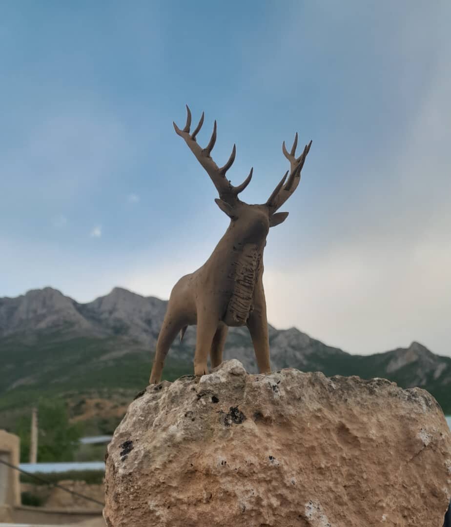 این پسر ایرانی با ساخت مجسمه های گِلی روستایش را به دنیا معرفی می کند