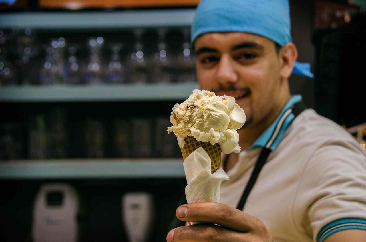 «طلا خوری» خوراک لاکچری بازان در تهران | سرو بستنی، قهوه، آب و ترافل با طعم طلا | قیمت خوراکیهای گران قیمت بچه پولدارها چقدر است؟