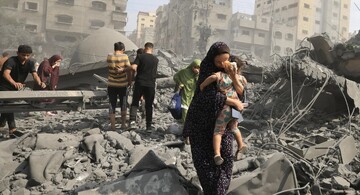 آنچه در غزه دیدم در ۴۰ سال حضورم در فجایع جهان بی‌سابقه بود؛کودکان تکه‌پاره و سوخته | یک کودک توسط تک‌تیرانداز حرفه‌ای ۲ بار اشتباهی تیر نمی‌خورد!